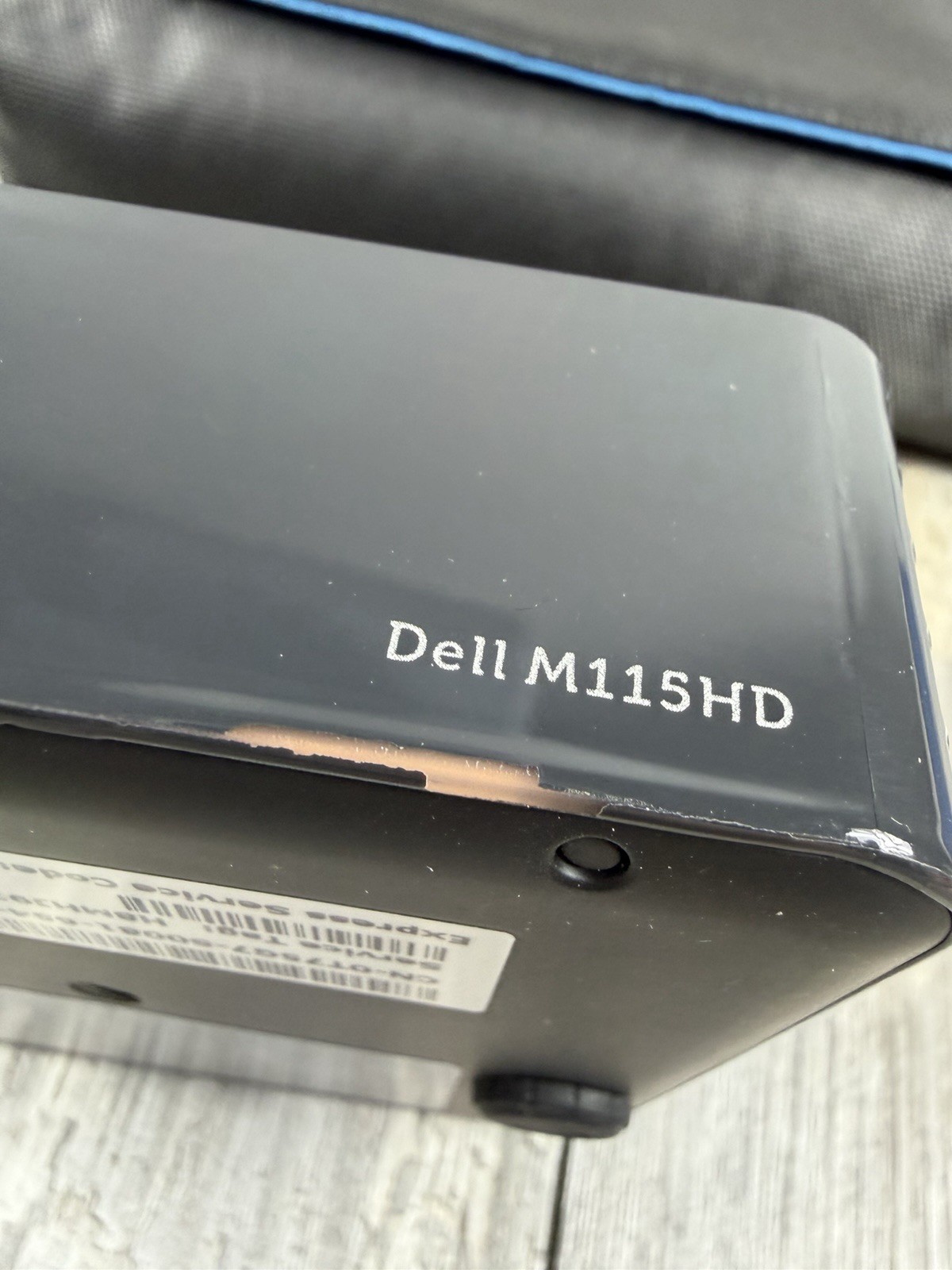 Dell M115HD LED DLP Mini Mobile Projector Bundle