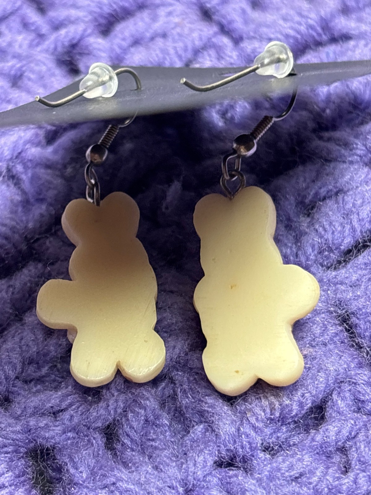 Vintage Rustic Textured Plastic Dangle Bunny Rabbit Earrings 1 inch