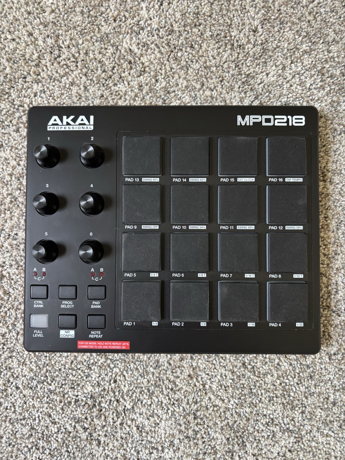 Akai Professional MPD218 16-Pad USB Powered MIDI Pad Controller, USB Port