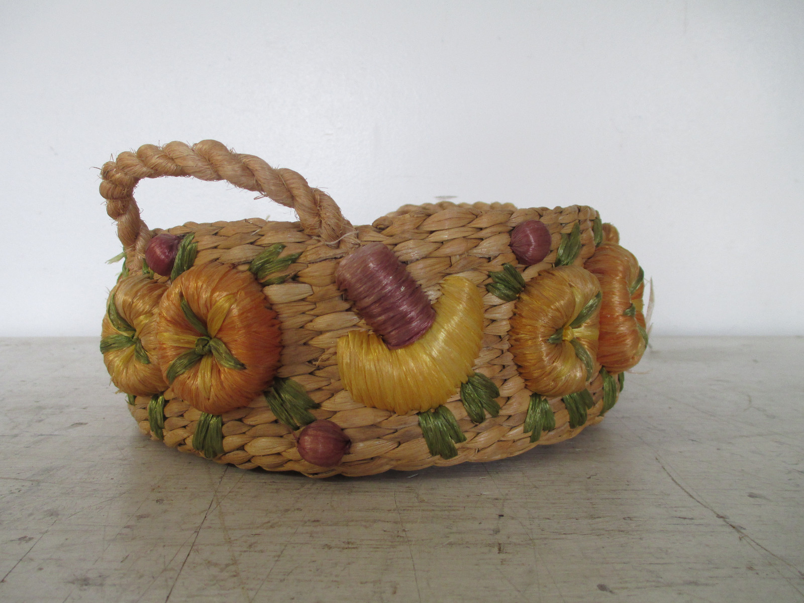 8" x 3.5" Raffia Fruit Basket, Great Condition, Hand Made Philippines
