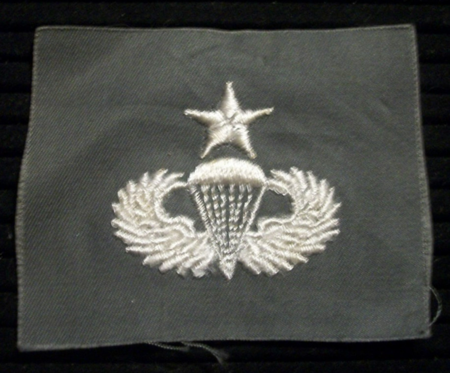 Vintage Old Stock US Army Senior Airborne Parachutist Wing Cloth