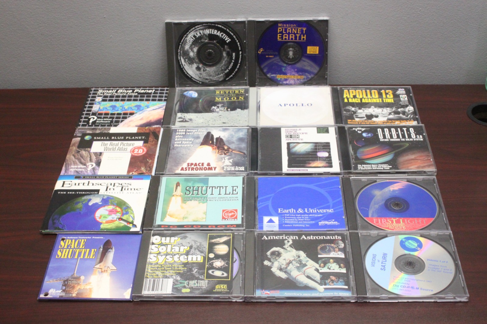Lot/18 Retro Software PC CD-ROM Software Space Astronomy Moon Orbit Windows 95