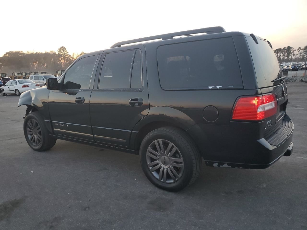 NAVIGATOR 2014 Glove Box 4979634