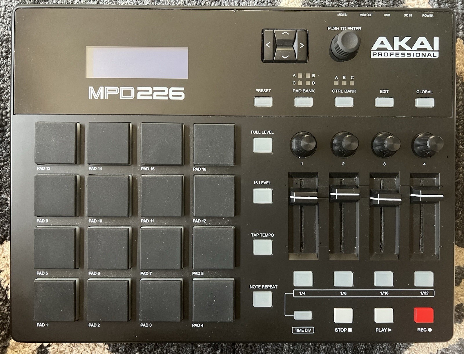 AKAI PROFESSIONAL MPD 226 MMINI PAD MIDI CONTROLLER GREAT CONDITION IN BOX!!!