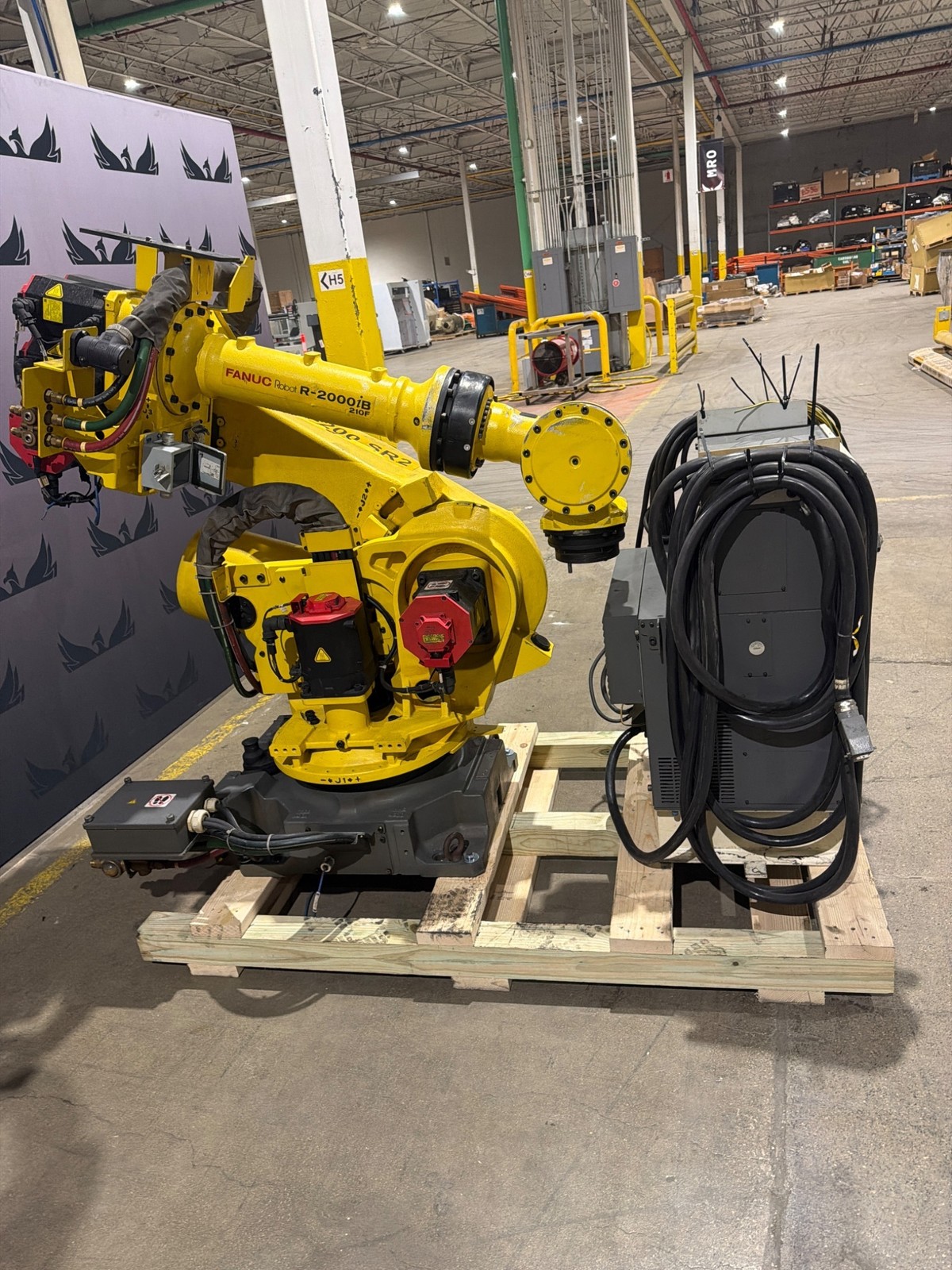 FANUC R‑2000iB/210F Complete w/ R‑30iB Controller USED