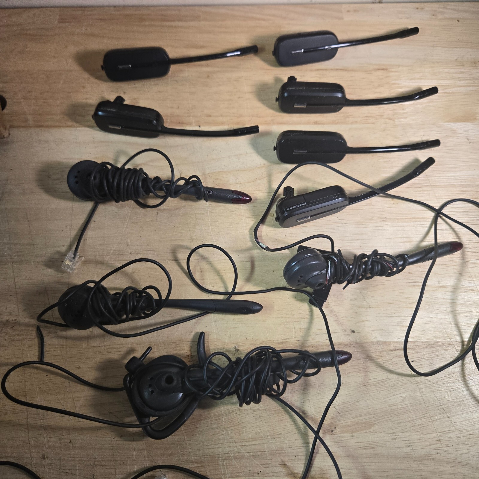 Lot of 6 Plantronics C540 Black Wireless Phone & 4 F141NSE Headset (s) Only