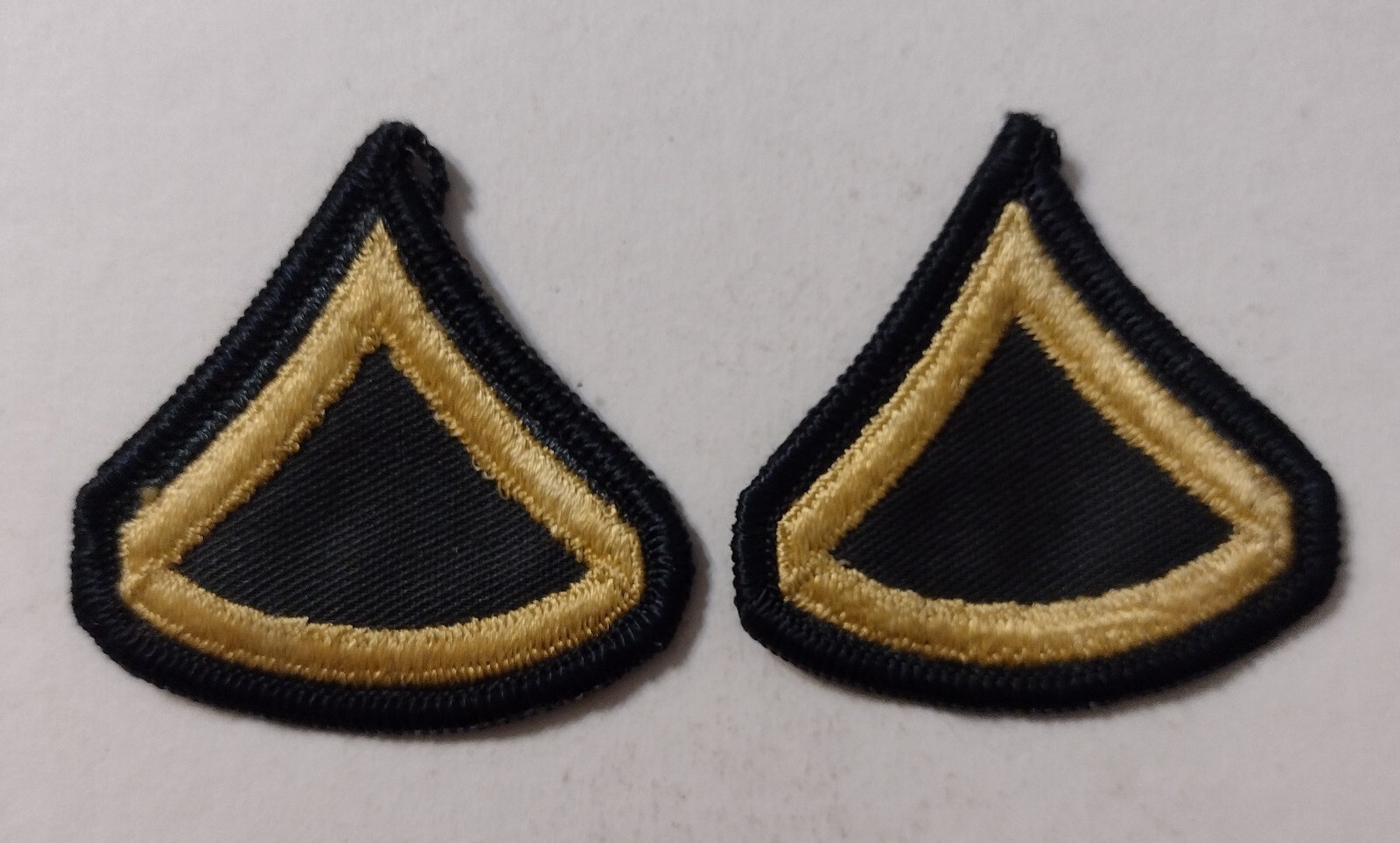 ARMY PRIVATE FIRST CLASS  FEMALE ENLISTED RANK INSIGNIA EXCELLENT USED CONDITION