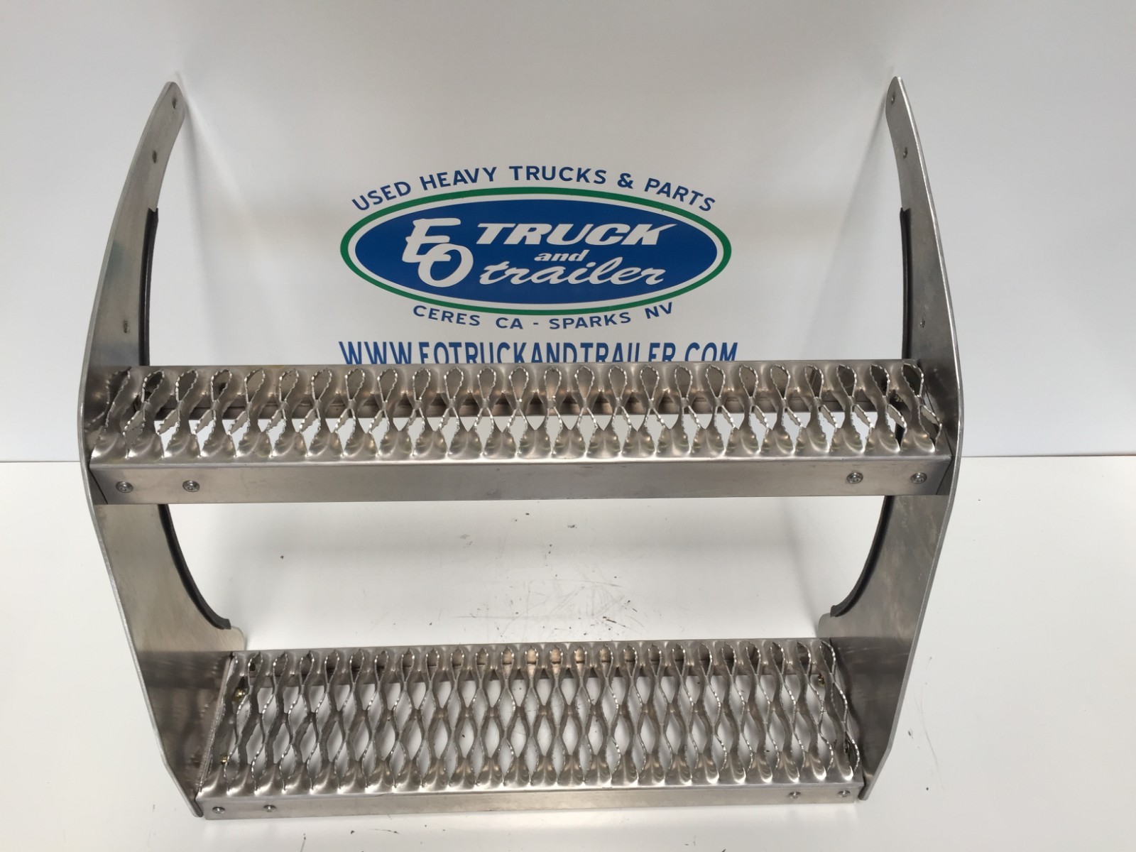 Peterbilt 26" Fuel Tank Step Kit - 26" Long
