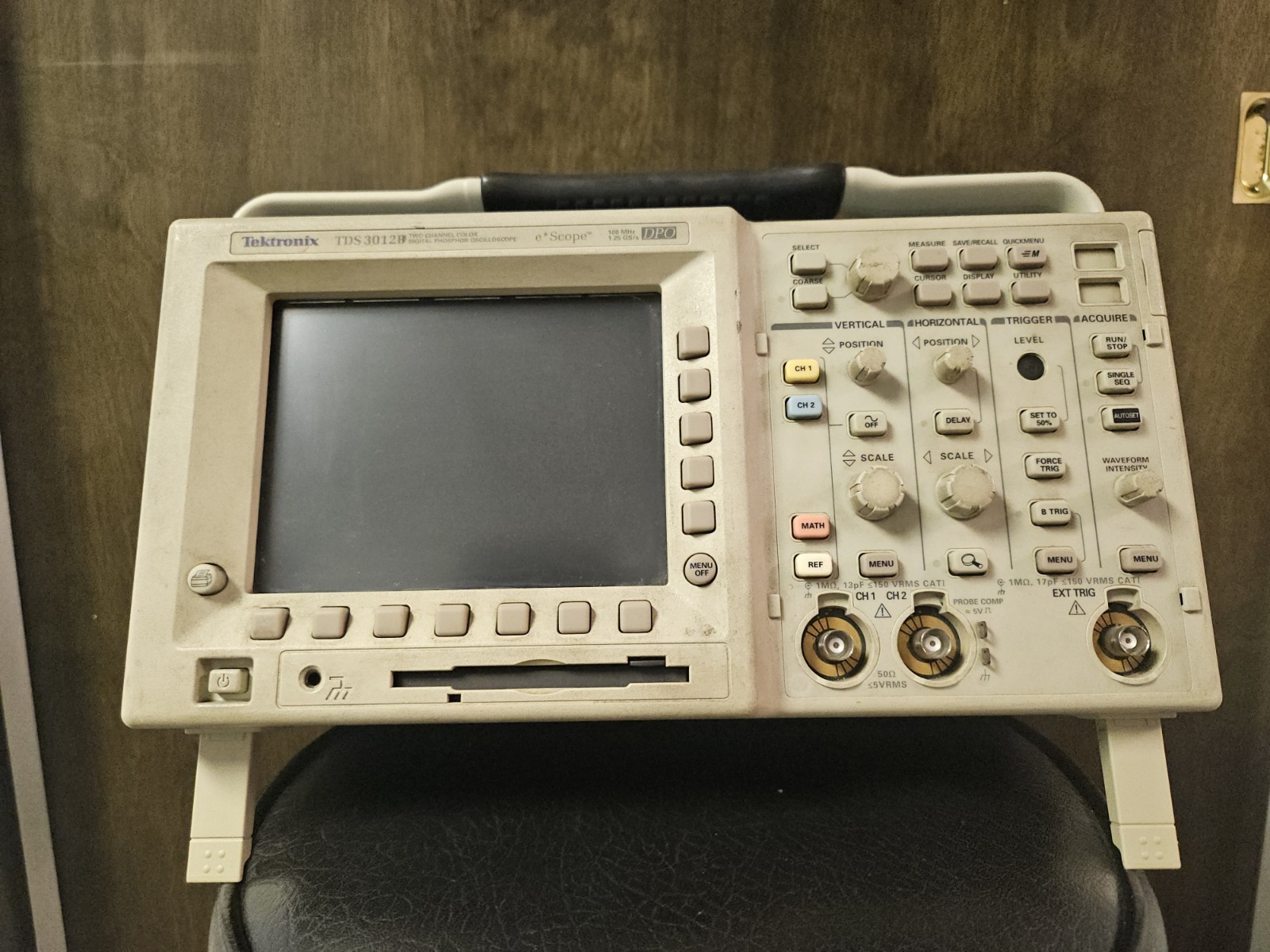 Tektronix TDS3012B 100MHz 2 Channels Digital Oscilloscope / Communication Ports