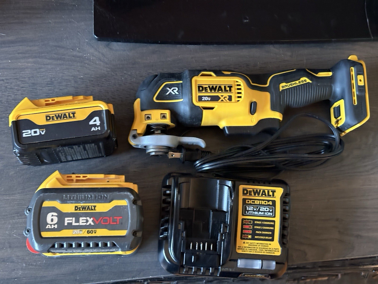 Dewalt Oscillating Tool with 2 Batteries and Charger Included