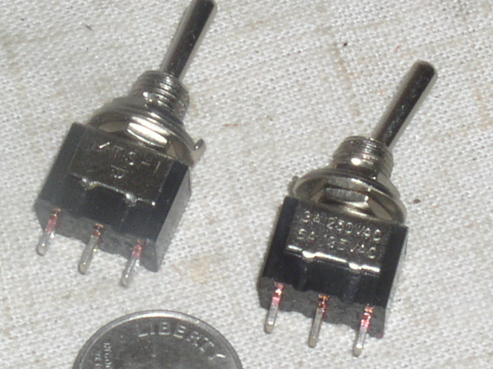 2 NEW SINGLE POLE MINI TOGGLE SPDT ON-OFF-MOMENTARY SWITCH 6 A AMP 6A ON-OFF-MOM