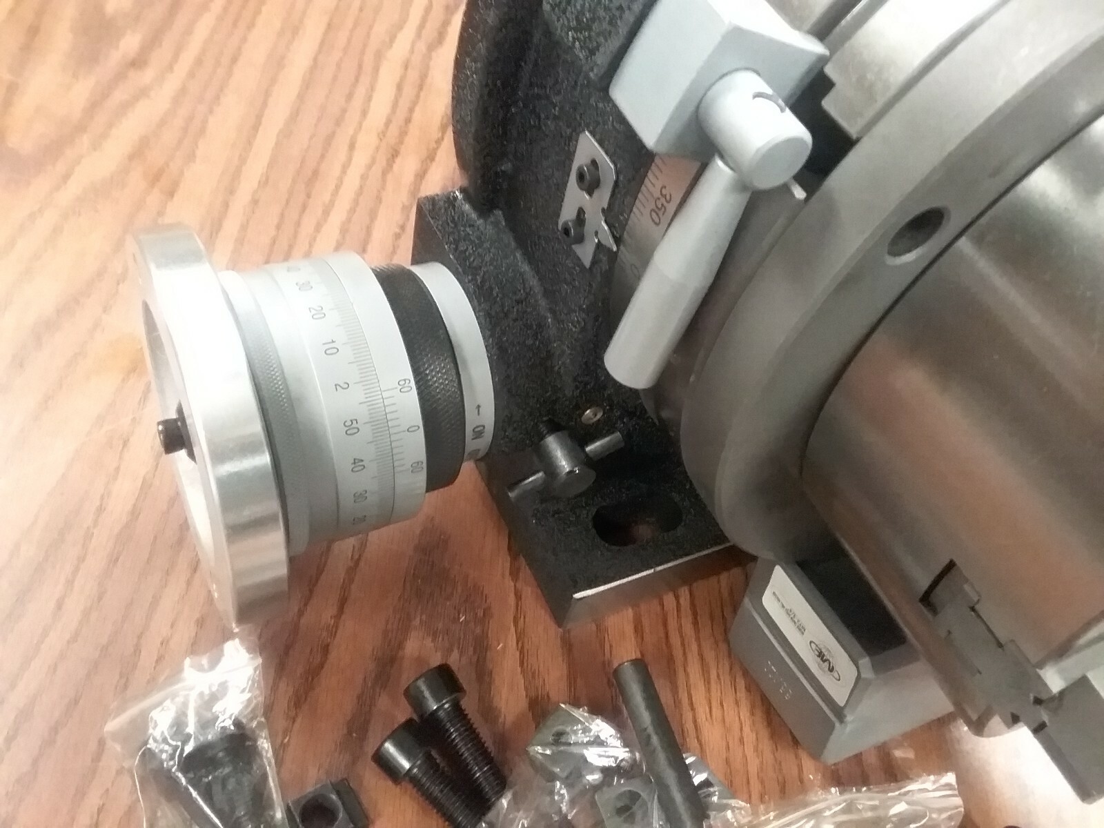 10" HORIZONTAL & VERTICAL ROTARY TABLE w. 8" 3 jaw chuck & centering adapter