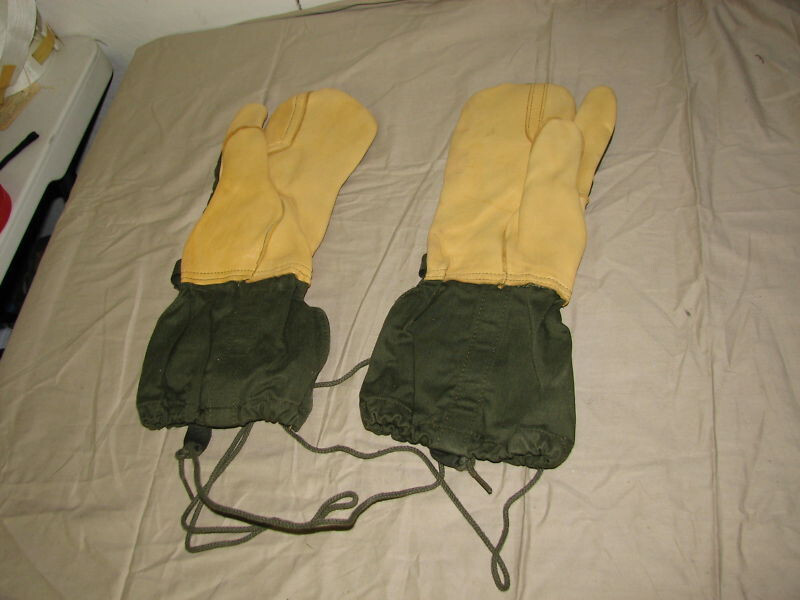 USGI Cold Weather Trigger Finger Mittens w Inserts Lanyard M1965 OD MEDIUM MINT