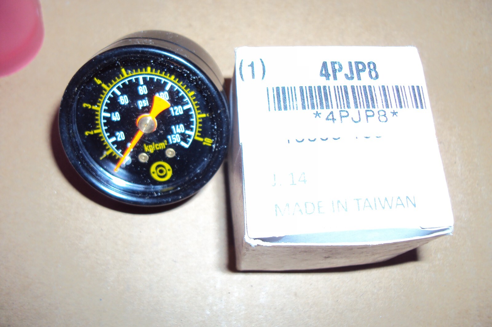 ARO 100095-160 Pressure Gauge: 0 to 150 psi, 1 1/2 in Dial, 1/8 in NPT Male