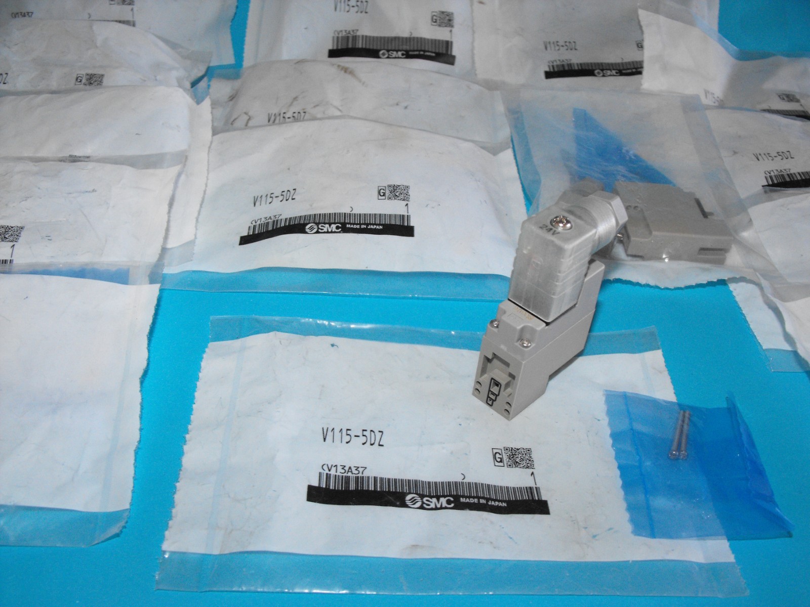 SMC V115-5DZ.PILOT ASSEMBLY FOR SY100 SOLENOID VALVE.CV13A37.COIL24V/VDCS.NEW