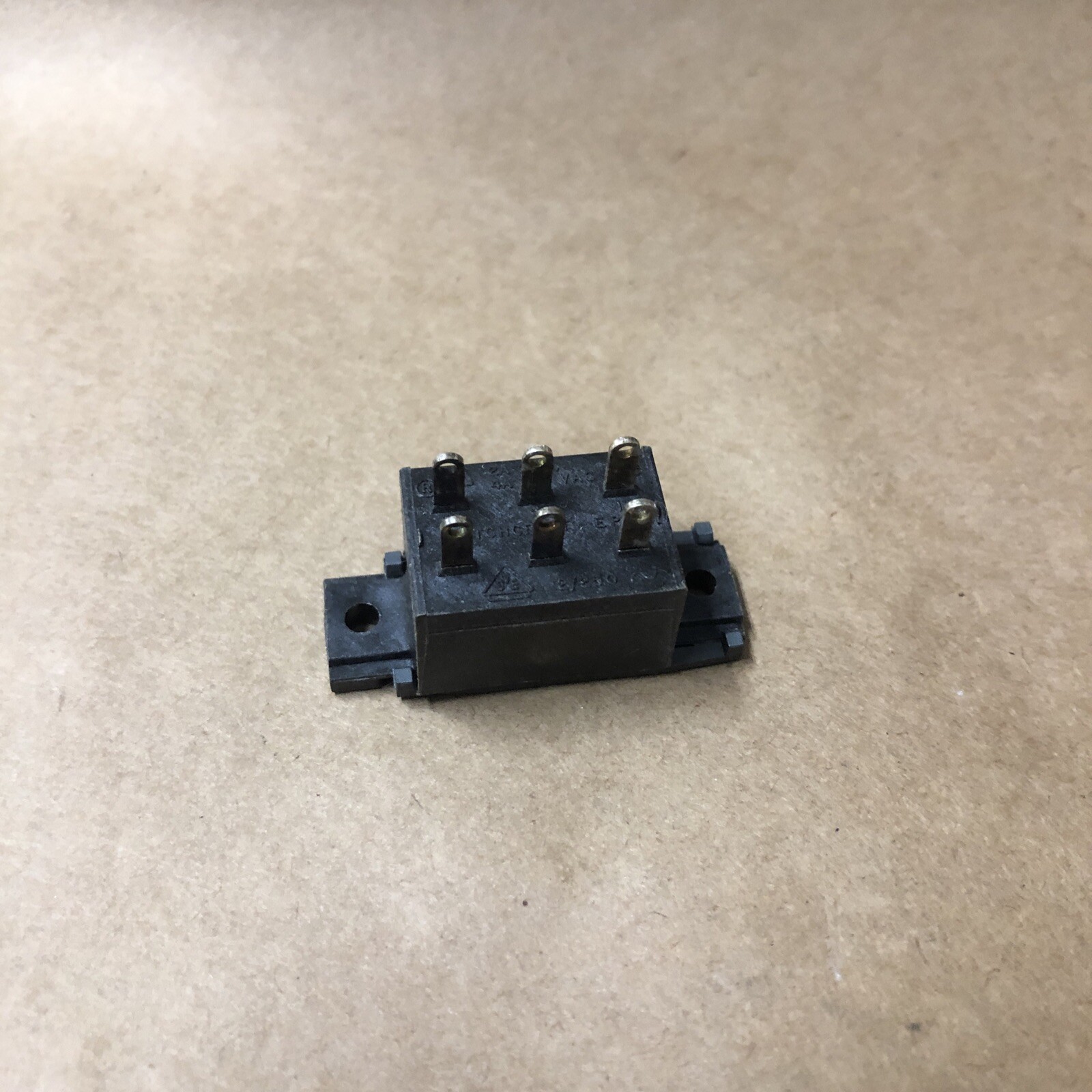 SWITCHCRAFT PART# 11R1012