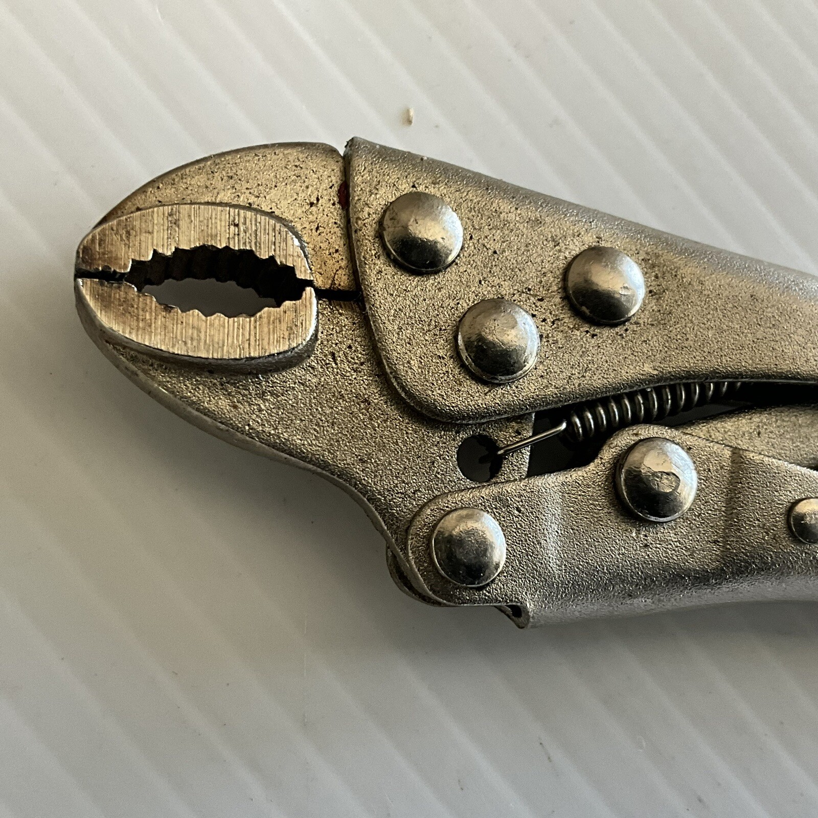 Vintage Unbranded 4" Locking Pliers Adjustable Curved Jaws