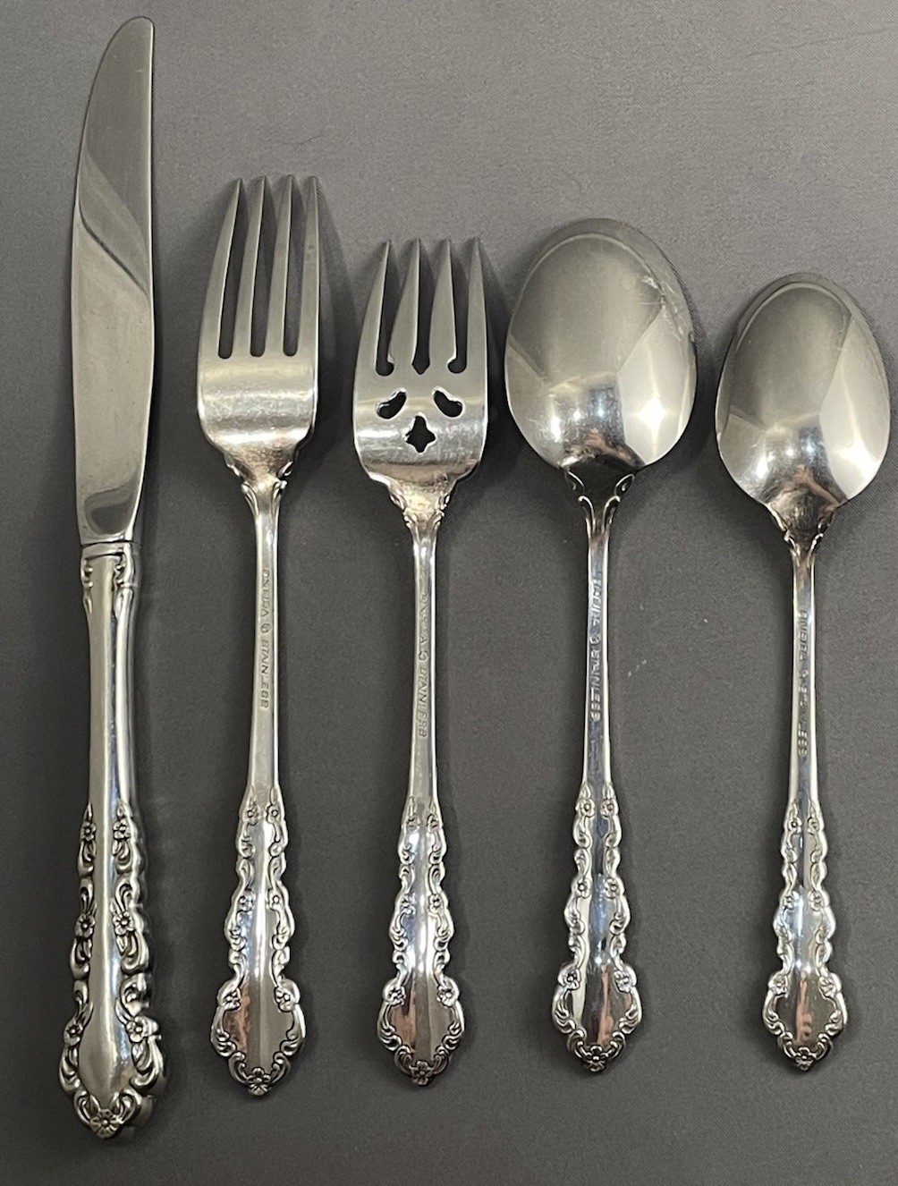 5 Pc Set Oneida Heirloom SHELLEY Stainless Flatware Place Setting Glossy Cube