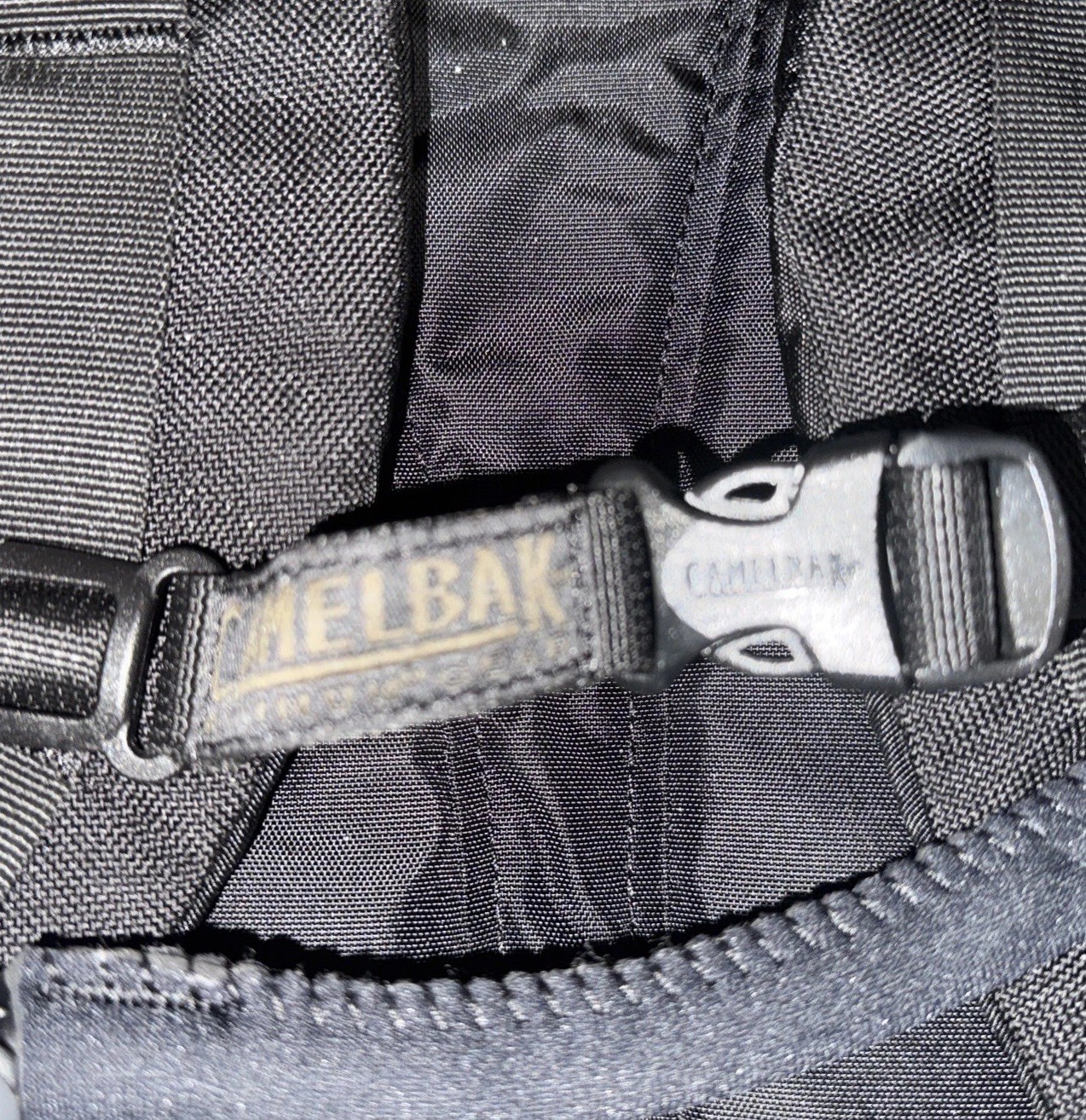 Camelbak Maximum Gear Transformer Black Hydration Backpack, Cover & Bladder 64oz