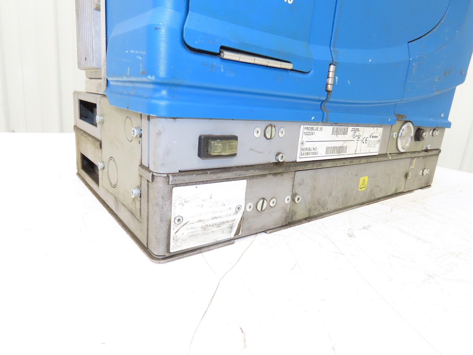 Nordson ProBlue 10 Hot Melt Glue Machine 480VAC 3Ph w/1039841 Transformer Base