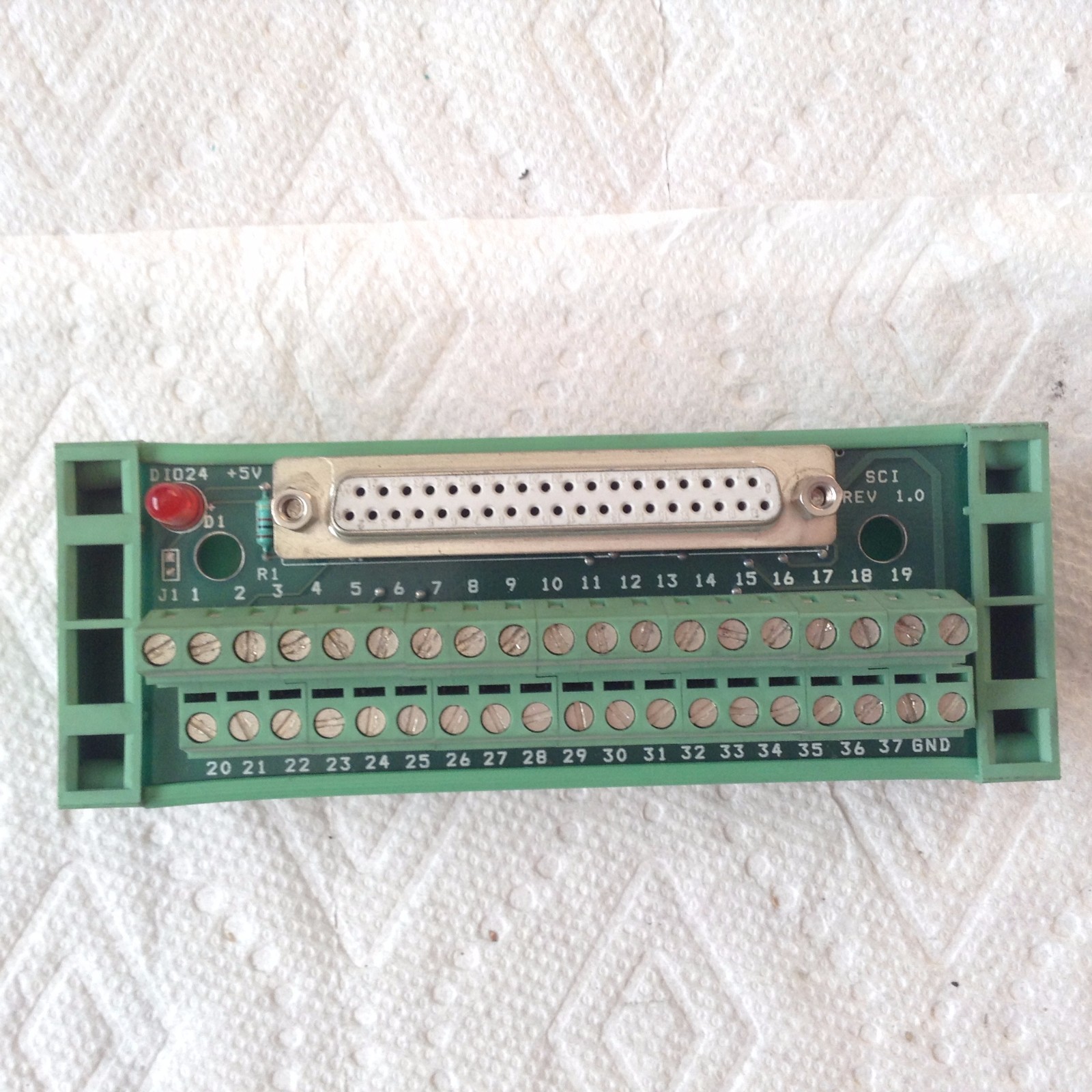 SCI DB-01-37 DB To Screw Adapter