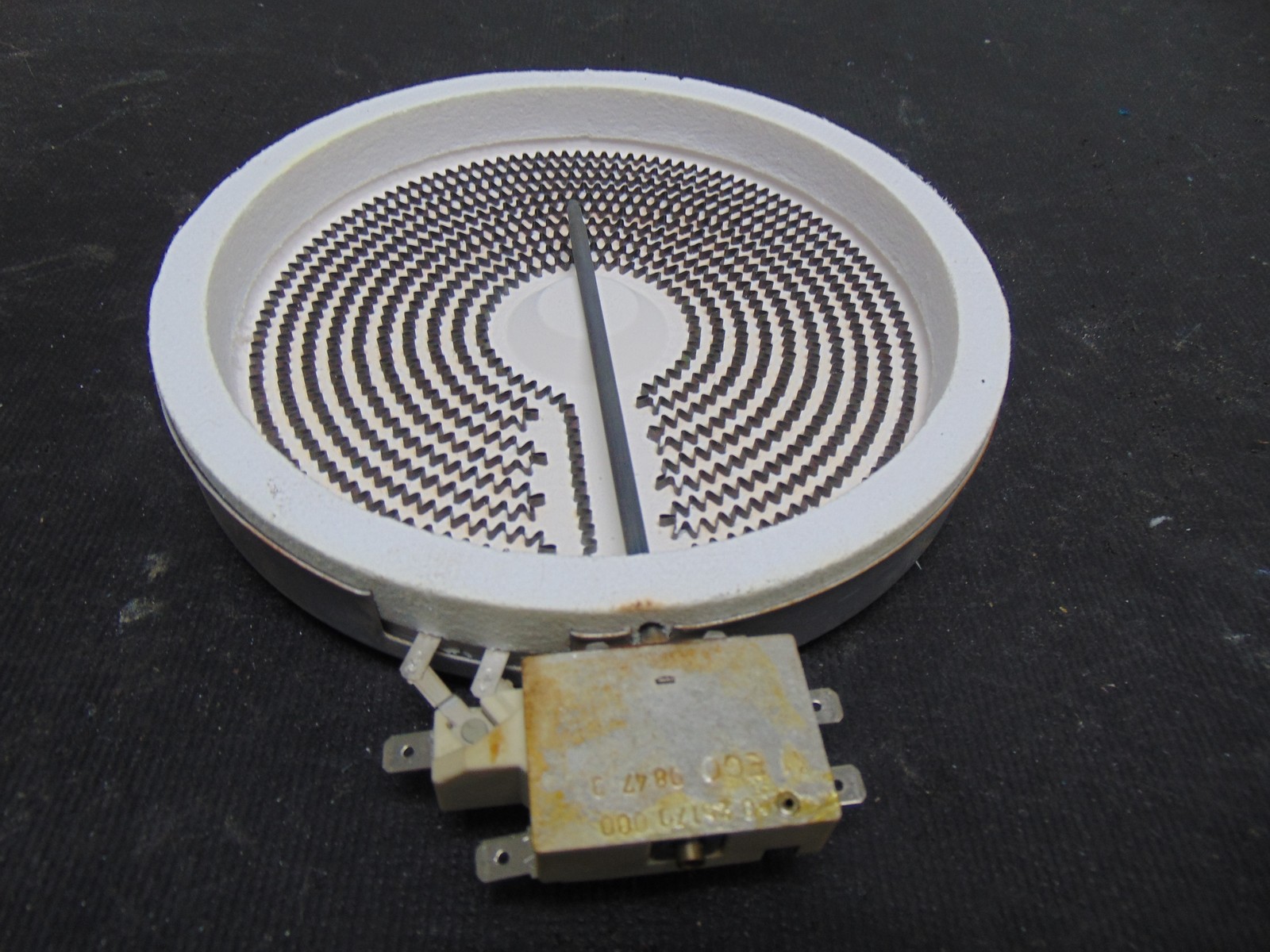 GE Range JBP66B0B1AD Surface Element 205C2306P001