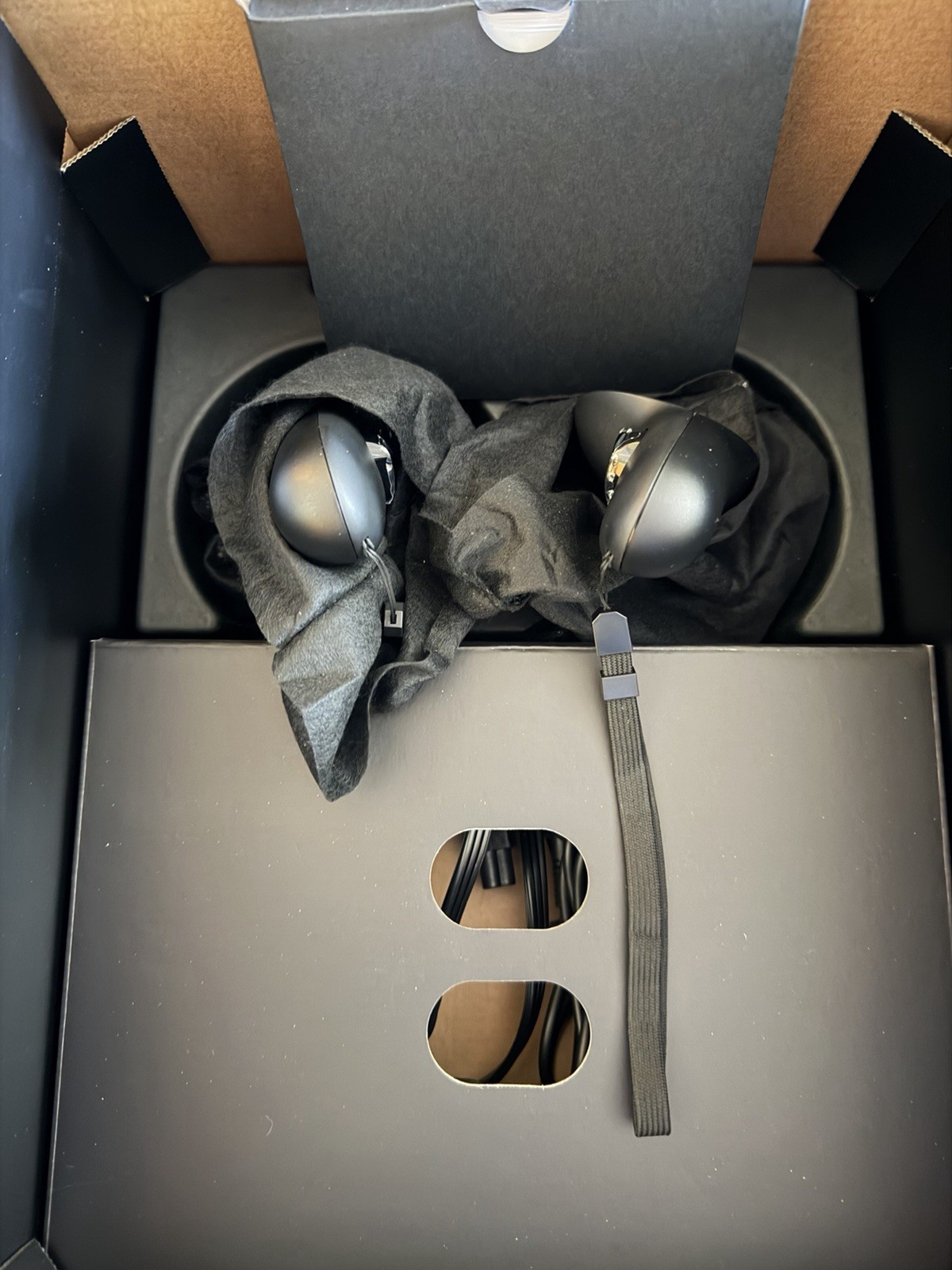 HP Reverb G2 V2 Virtual Reality Headset, Controllers, Box and Cables - NEW