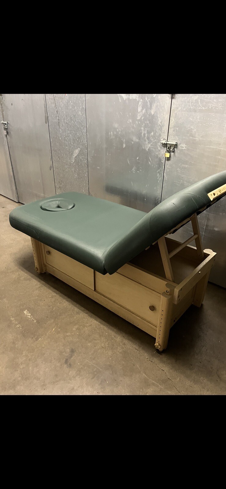 Earthlite Massage Table