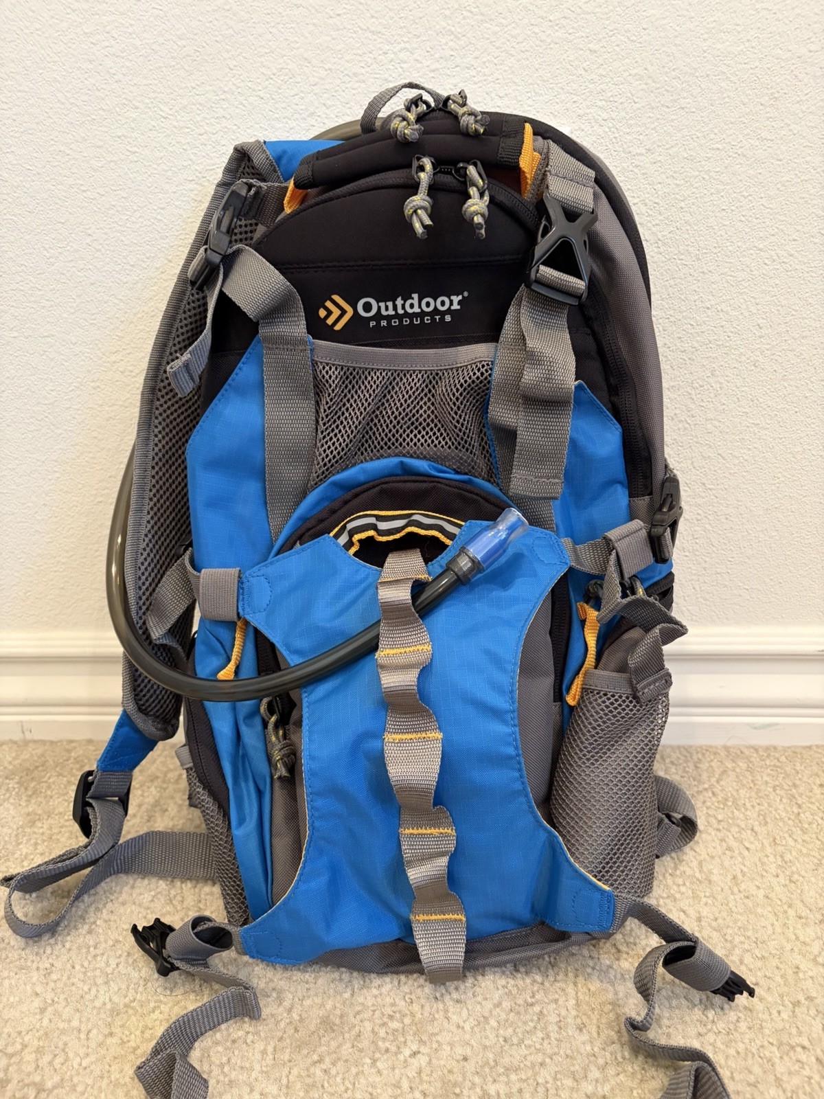 NEW Outdoor Projects Hydration Backpack With Water blade