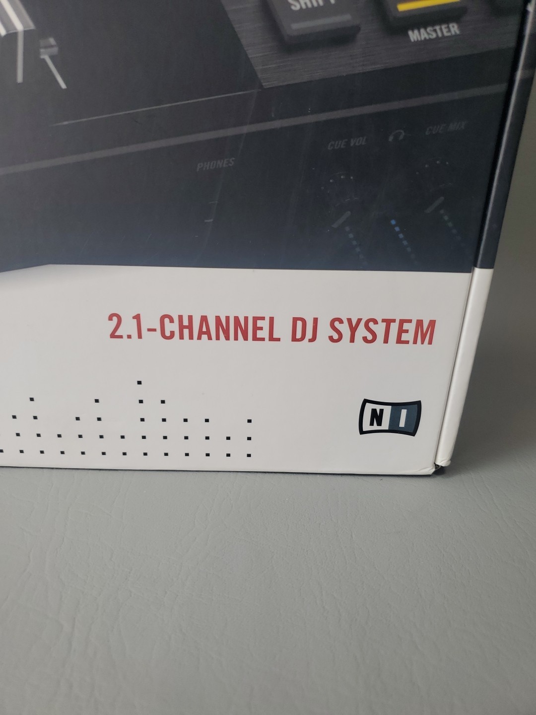 Native Instruments TRAKTOR KONTROL S2 DJ Controller
