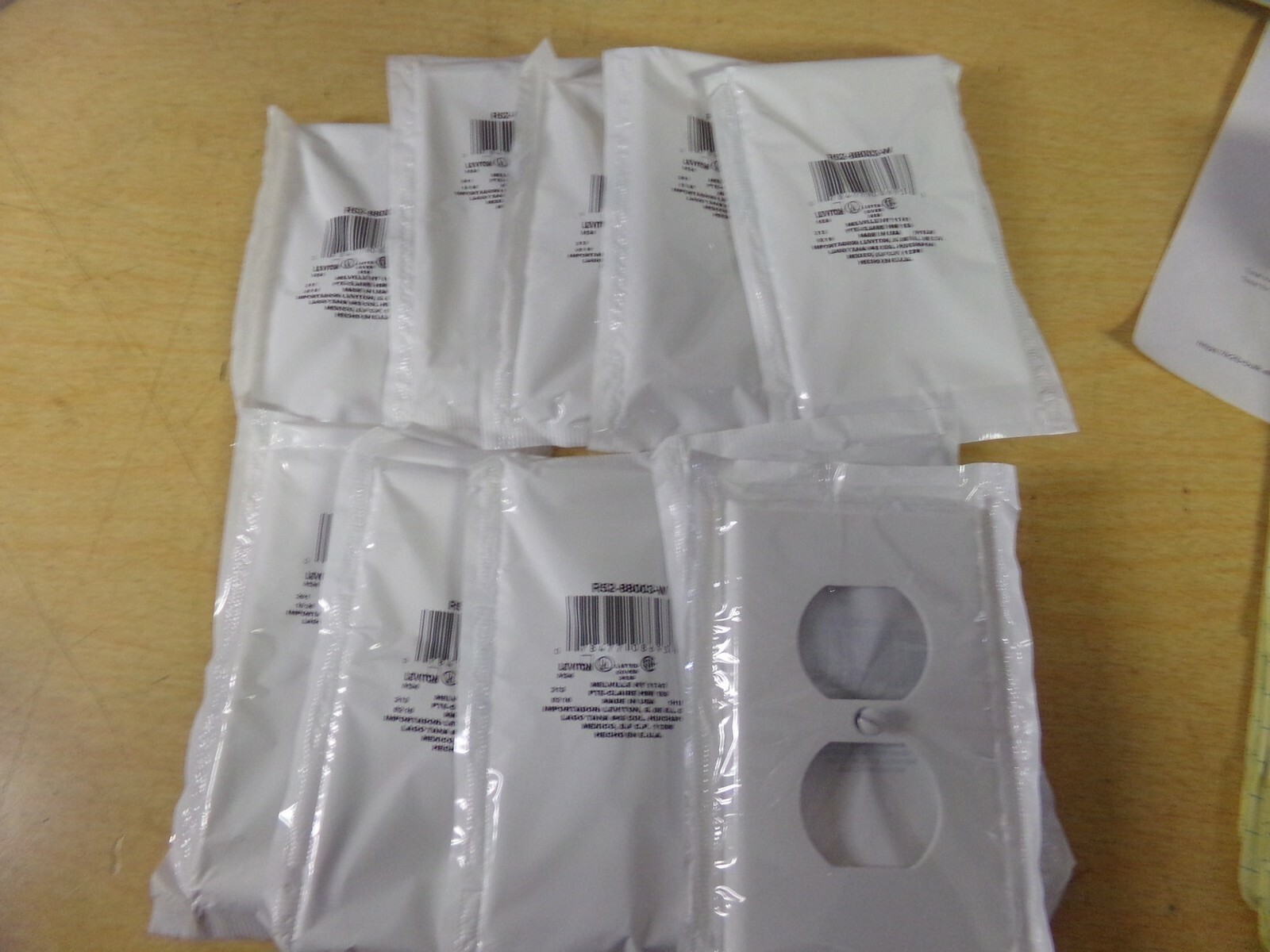NEW  Leviton R52-8803-W White Wall plates, Lot of 10 *FREE SHIPPING*