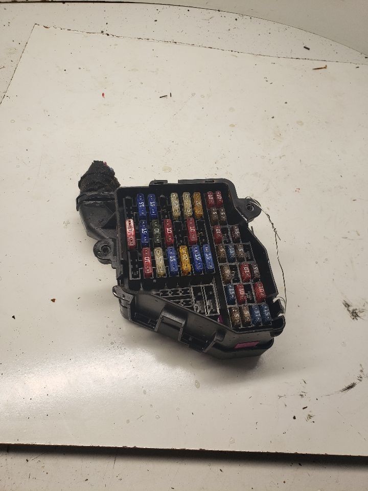 Used Fuse Box Engine fits: 2002 Volkswagen Jetta engine compartment Grade A