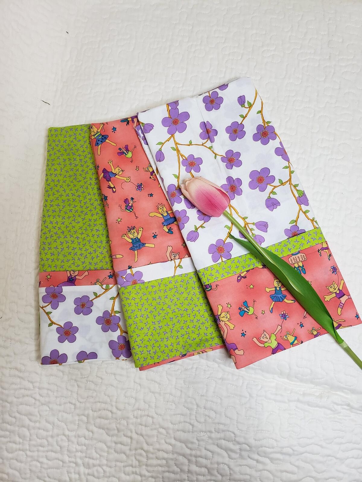 Set of 3  Pillowcases  Standard size 20" x 25" handmade Floral print Pillowcase