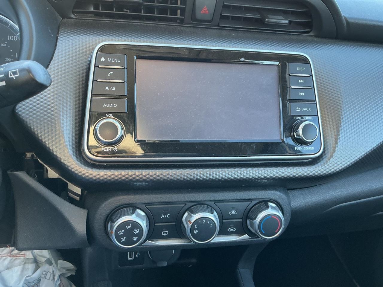 KICKS 2020 Glove Box 4912805