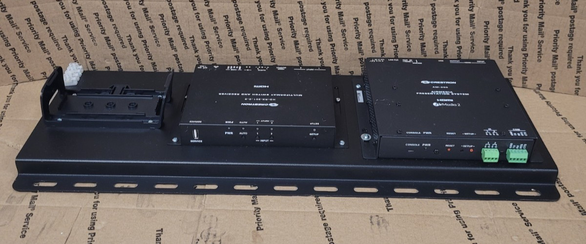 CRESTRON AM 200 AIR MEDIA PRESENTATION SYSTEM & HD-RX-201-C-E W/PANEL