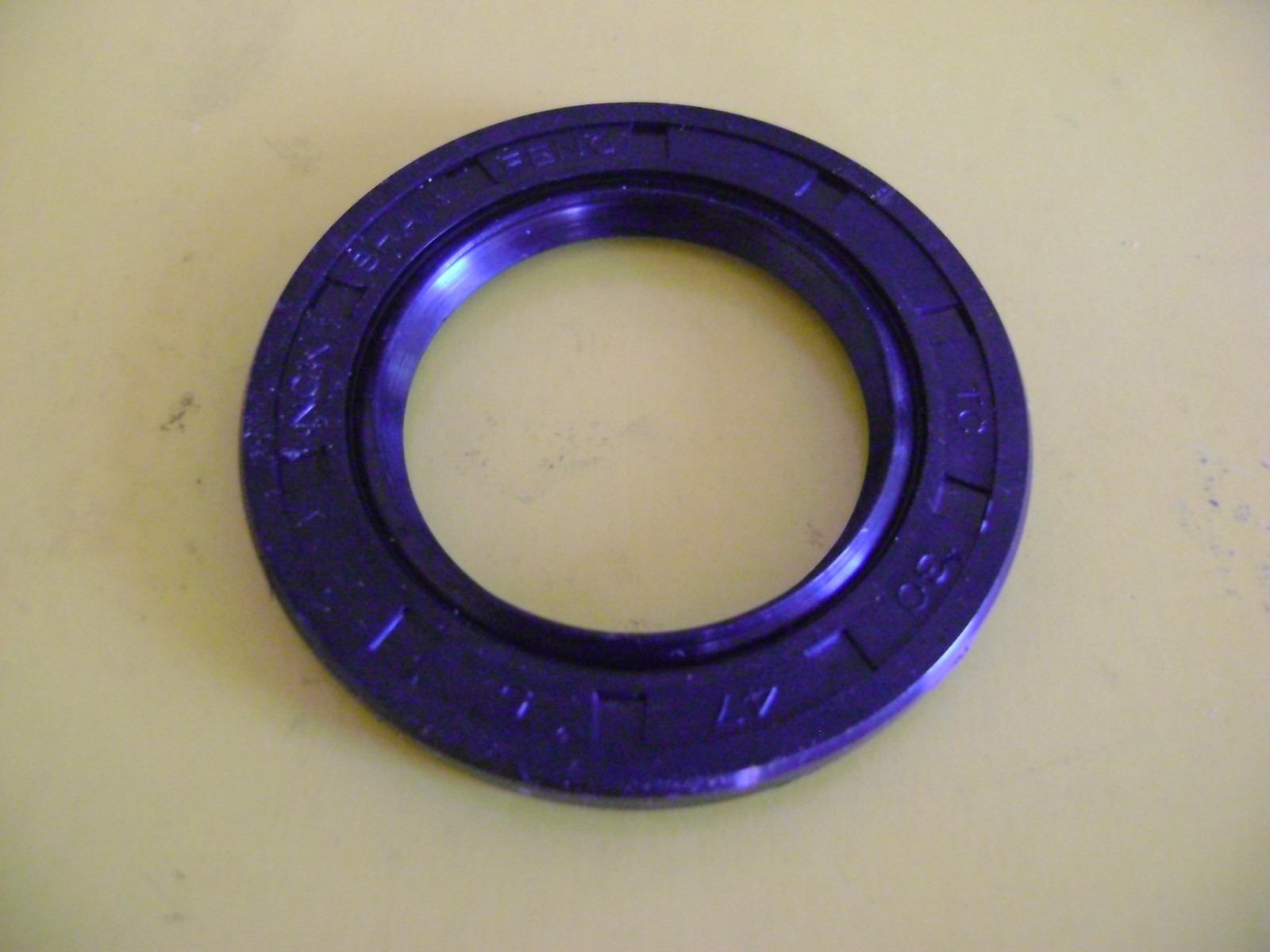 NEW TC 30X47X5 DOUBLE LIPS METRIC OIL / DUST SEAL 30mm X 47mm X 5mm
