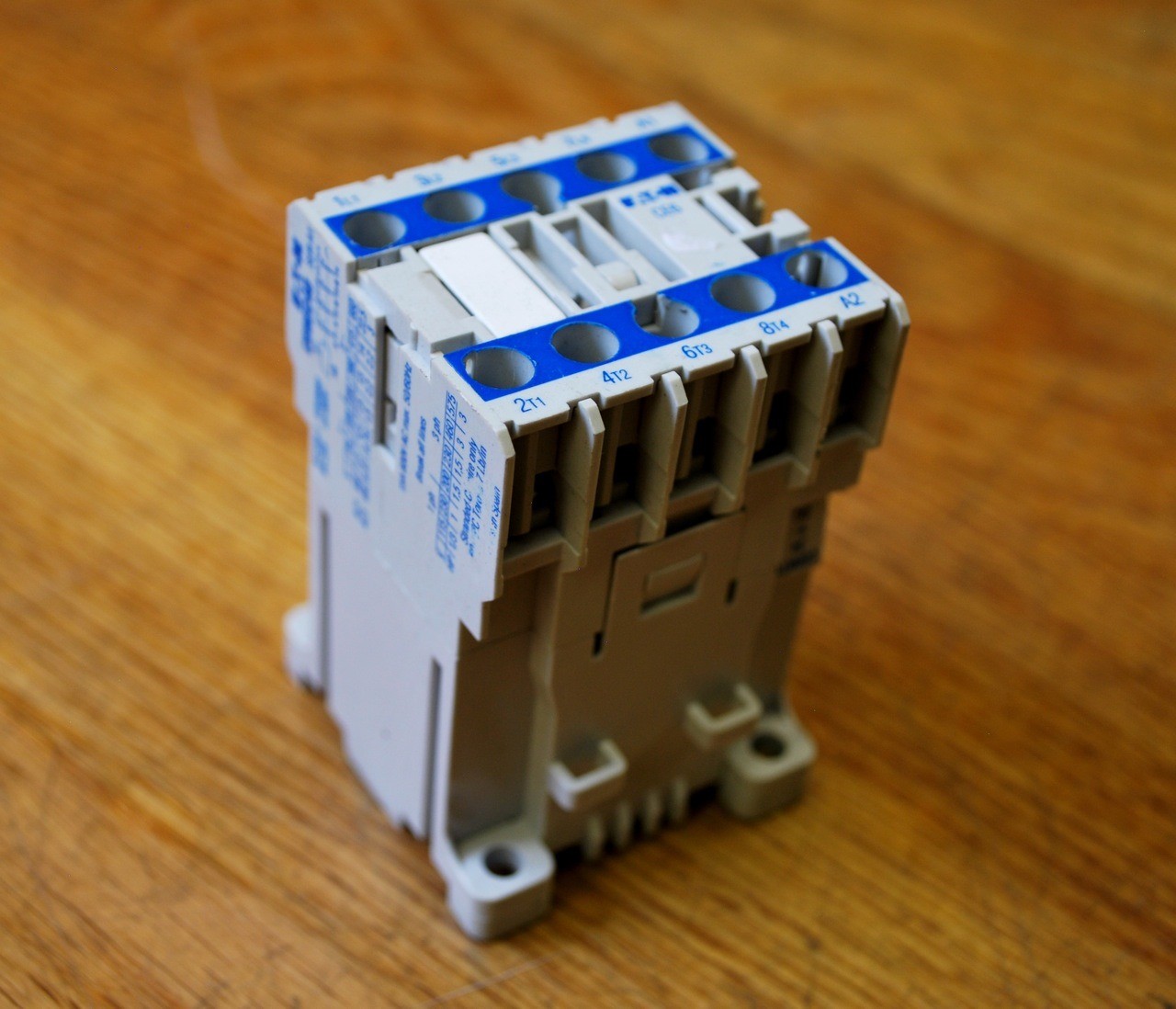 Eaton/Cutler Hammer  CE6EC40 Motor Contactor Series A1, 24vdc coil - NEW