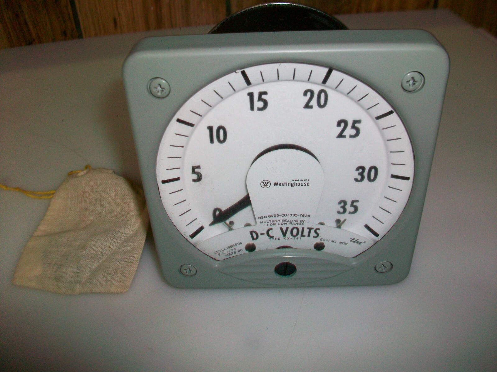 WESTINGHOUSE    4 1/2"  0-35 V. Dc. PANEL BOARD METER   6625-00-684-5329  196459