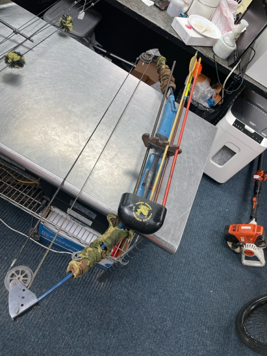 Used BEAR ARCHERY COMPOUND BOW (QUC021874)