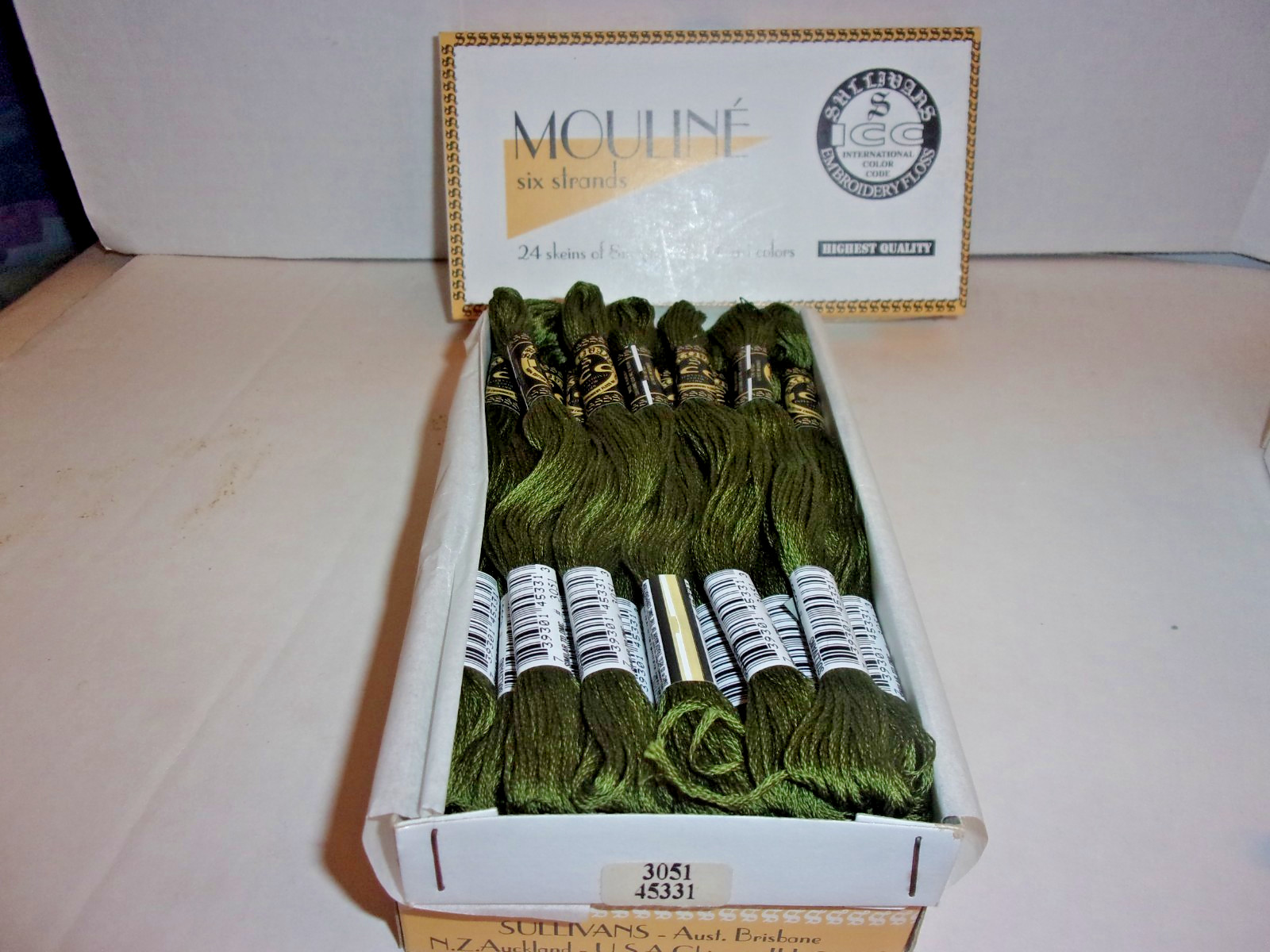 21 SKS MOULINE EMBROIDERY FLOSS NEW  SIX STRAND  8.7 YDS ~ DK GREEN GREY