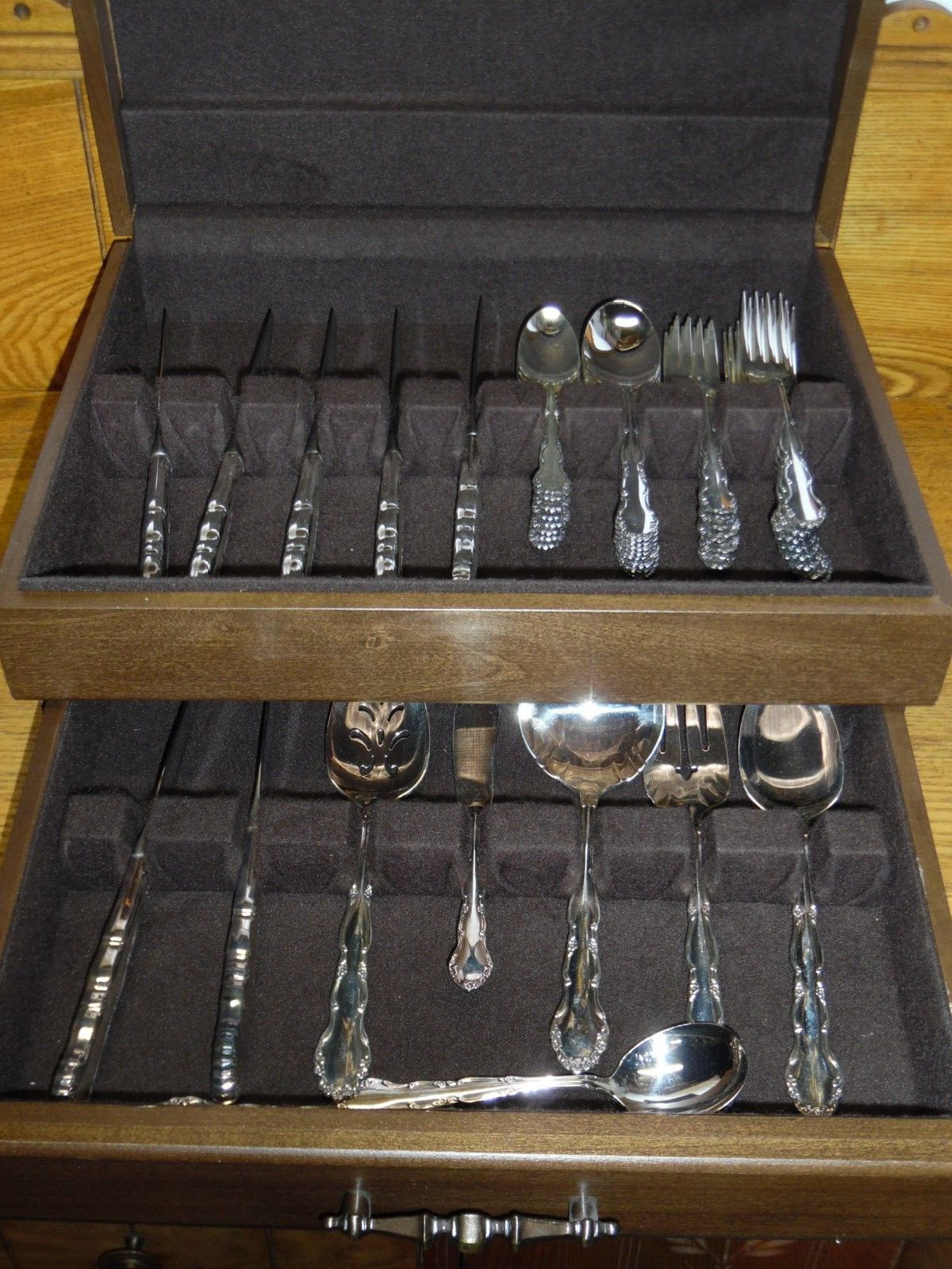 46 Pc. Onieda 1881 Rogers Flatware Set - Flirtation - With Chest