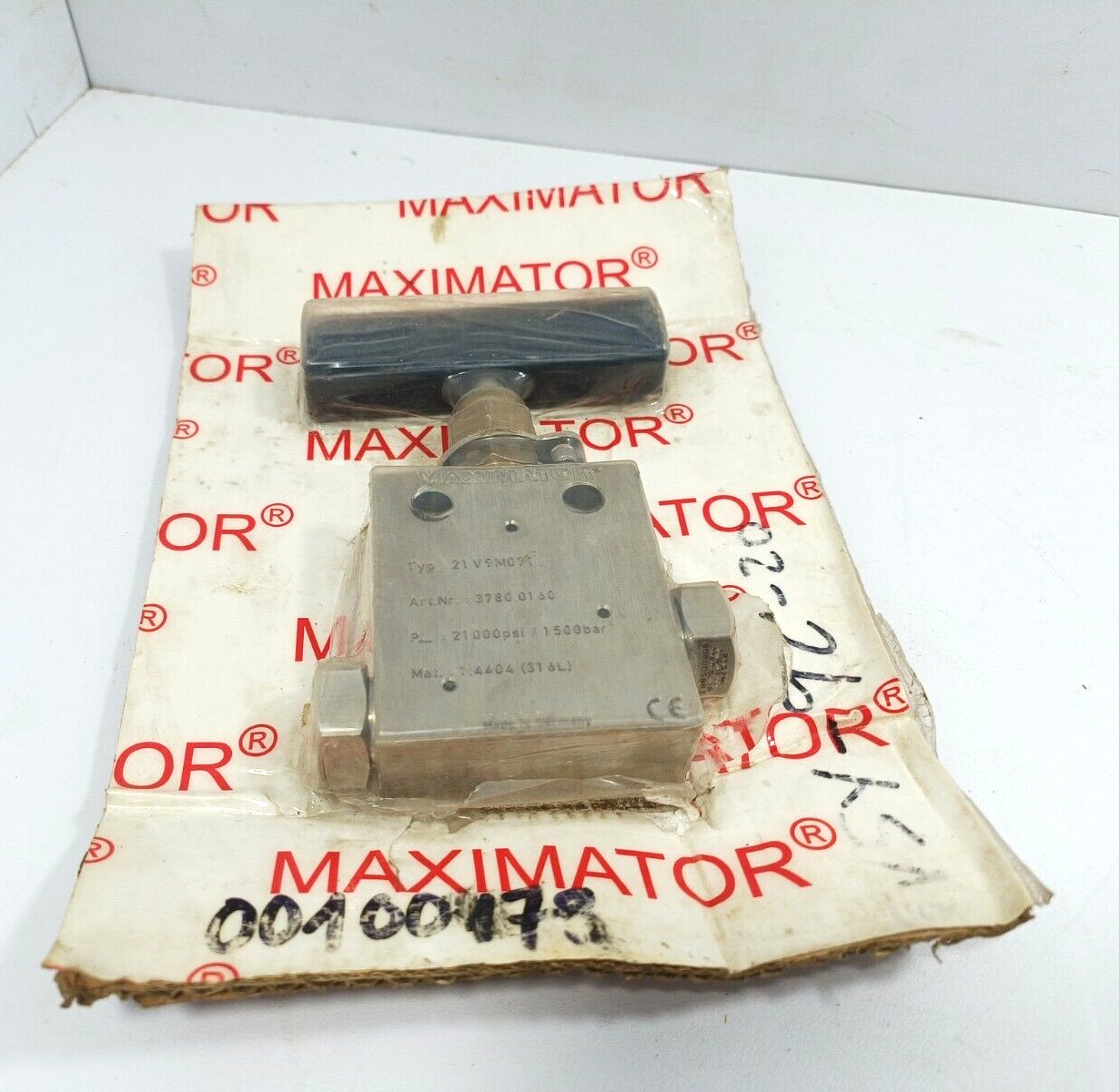 21V9M071  9/16" STRAIGHT NEEDLE VALVE MAXIMATOR