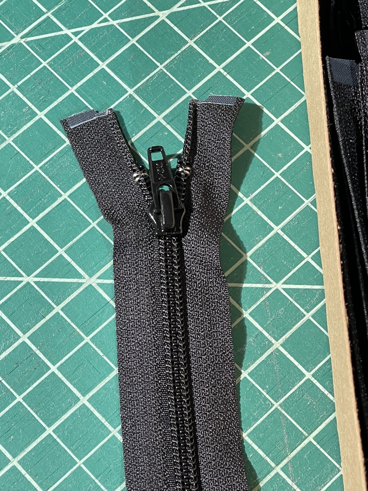 Qty 100 YKK 12" Coil #5 9/16 Open ended color 580 Black CNFOL-56 DA Zippers