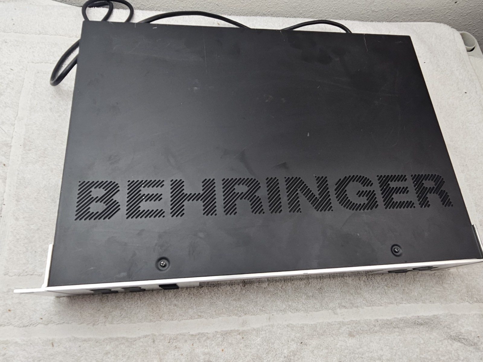 BEHRINGER ULTRA CURVE PRO DSP 8024