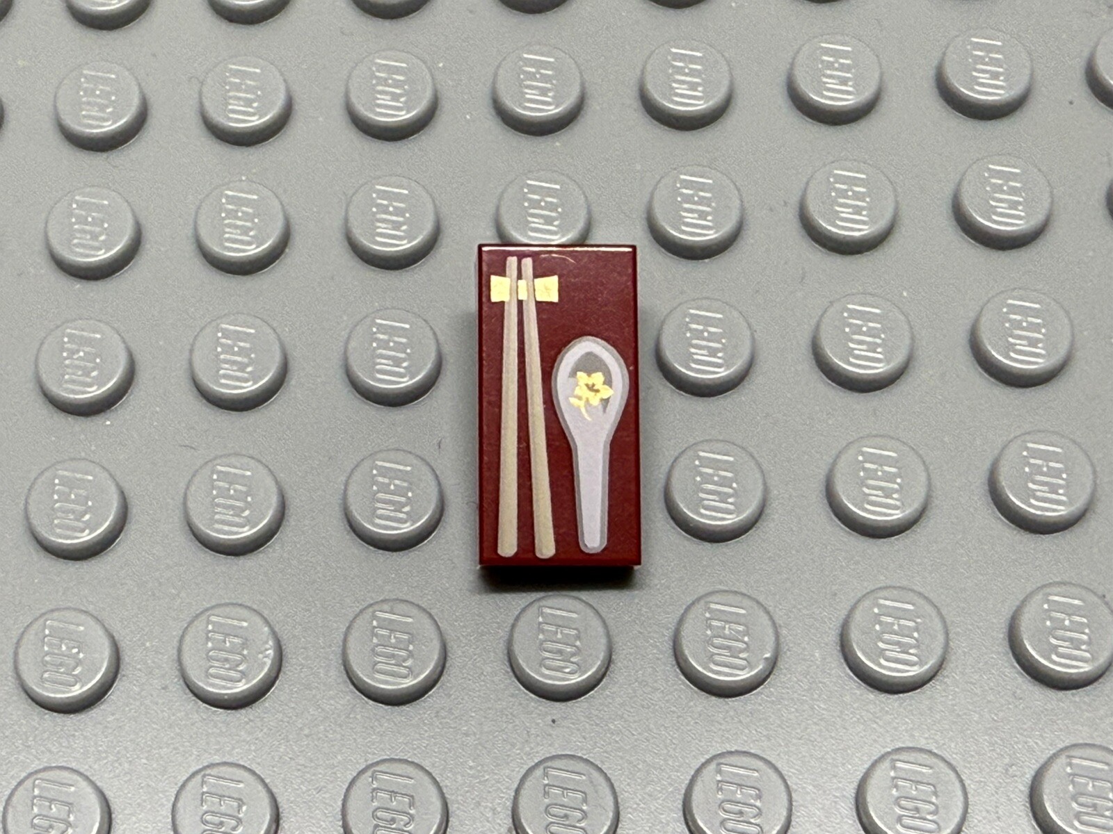 Lego Tile 1 x 2 with Tan Chopsticks on Stand, White Chinese Soup Spoon