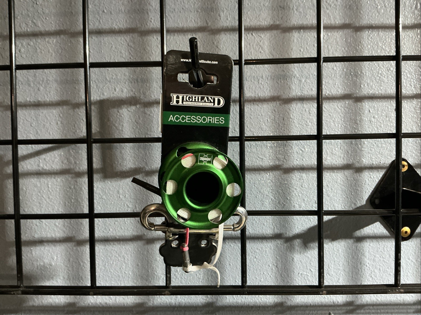 HIGHLAND Aluminum Finger Spool W/line And Clip