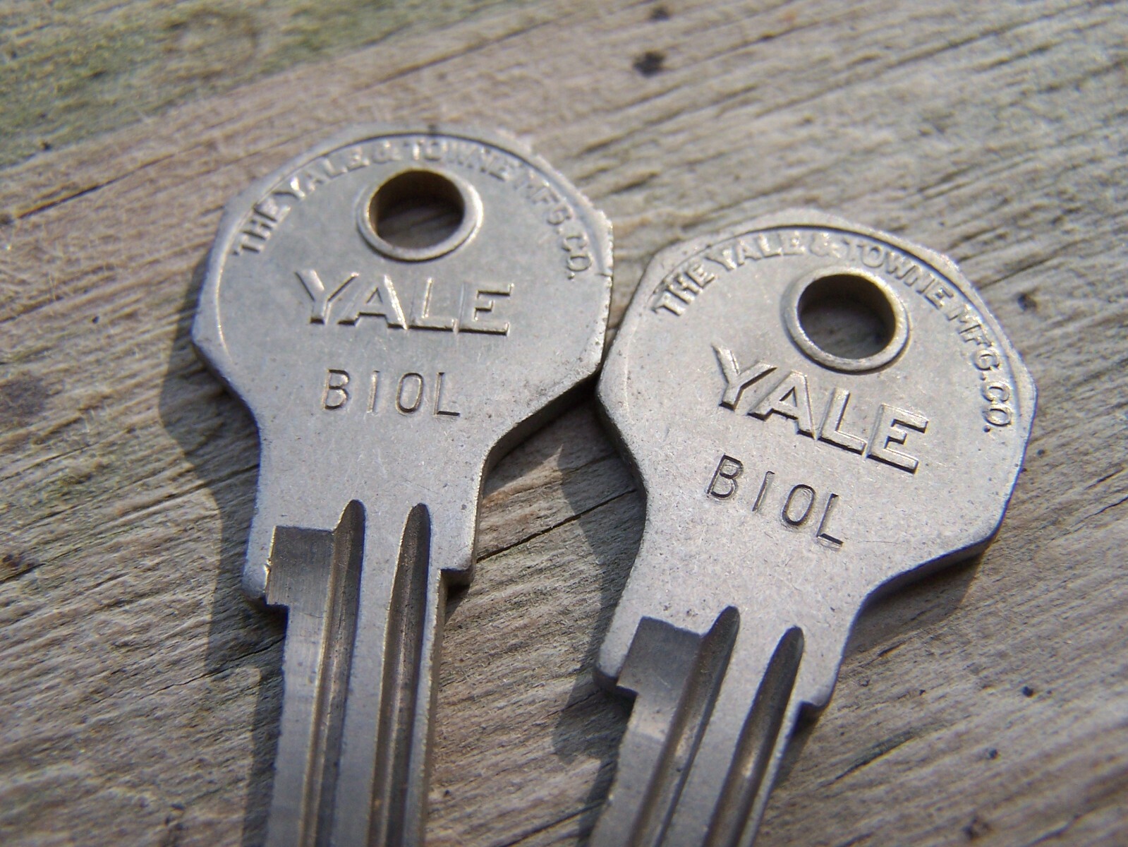 2 Vintage Uncut YALE B10L Key Blanks