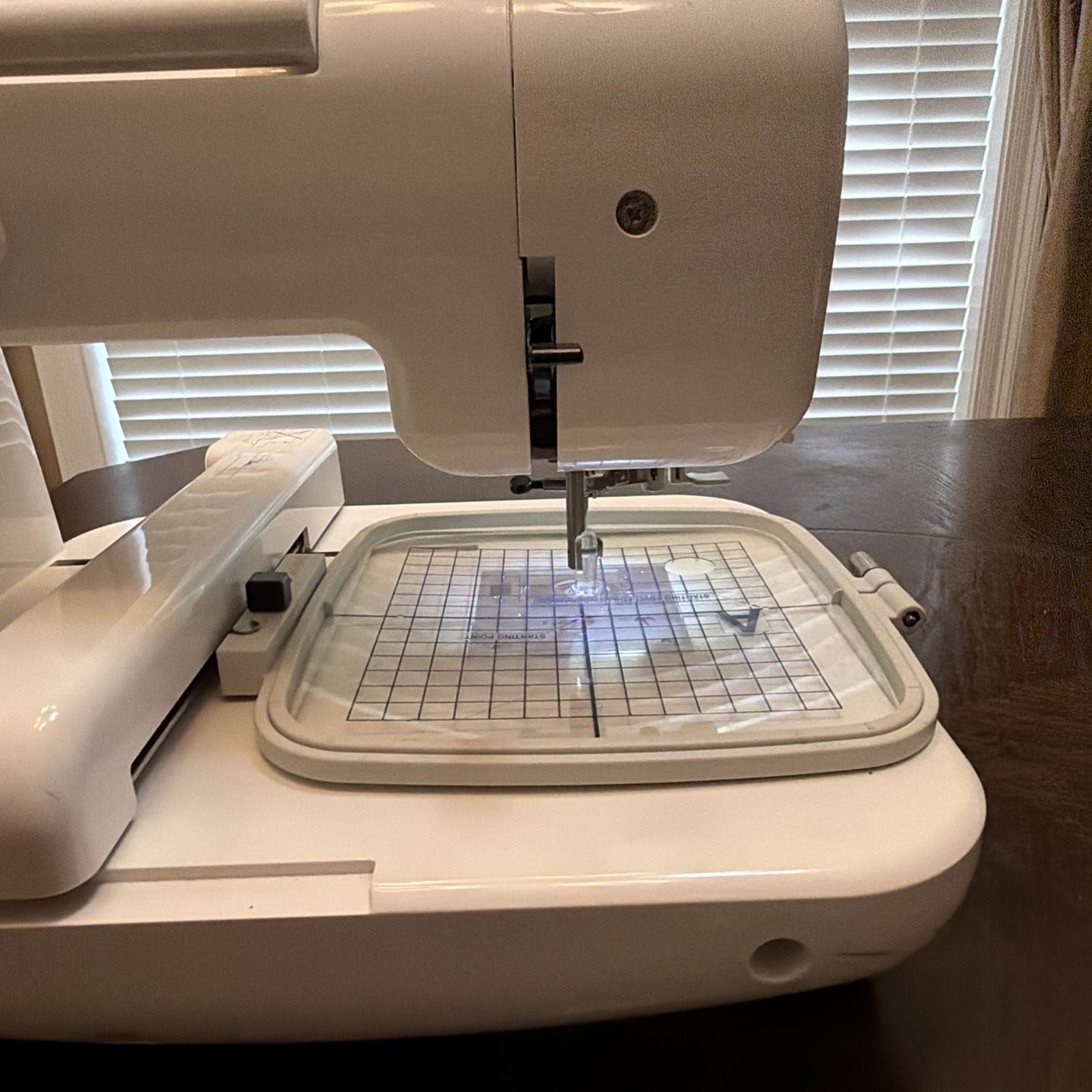 Janome Memory Craft 200E Embroidery Sewing Machine Computerized Tested Works