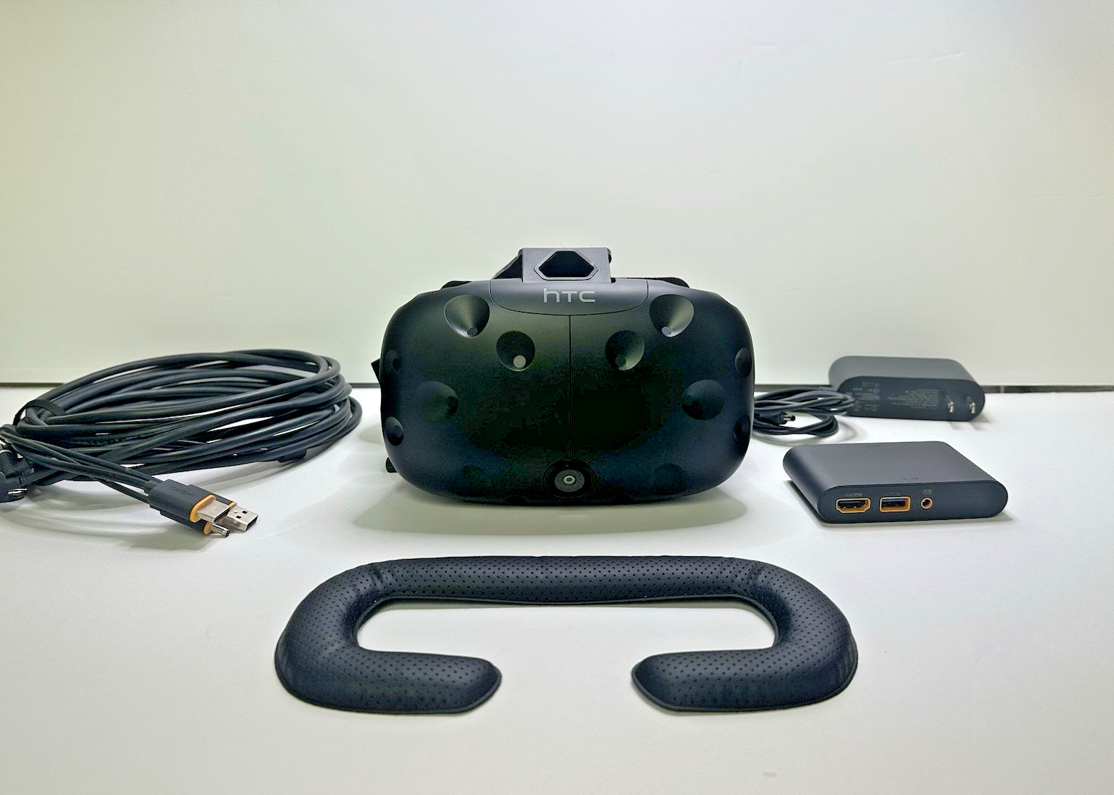 HTC Vive VR Headset W/ Deluxe Audio Strap, Link Box, Cables, New Face Pad