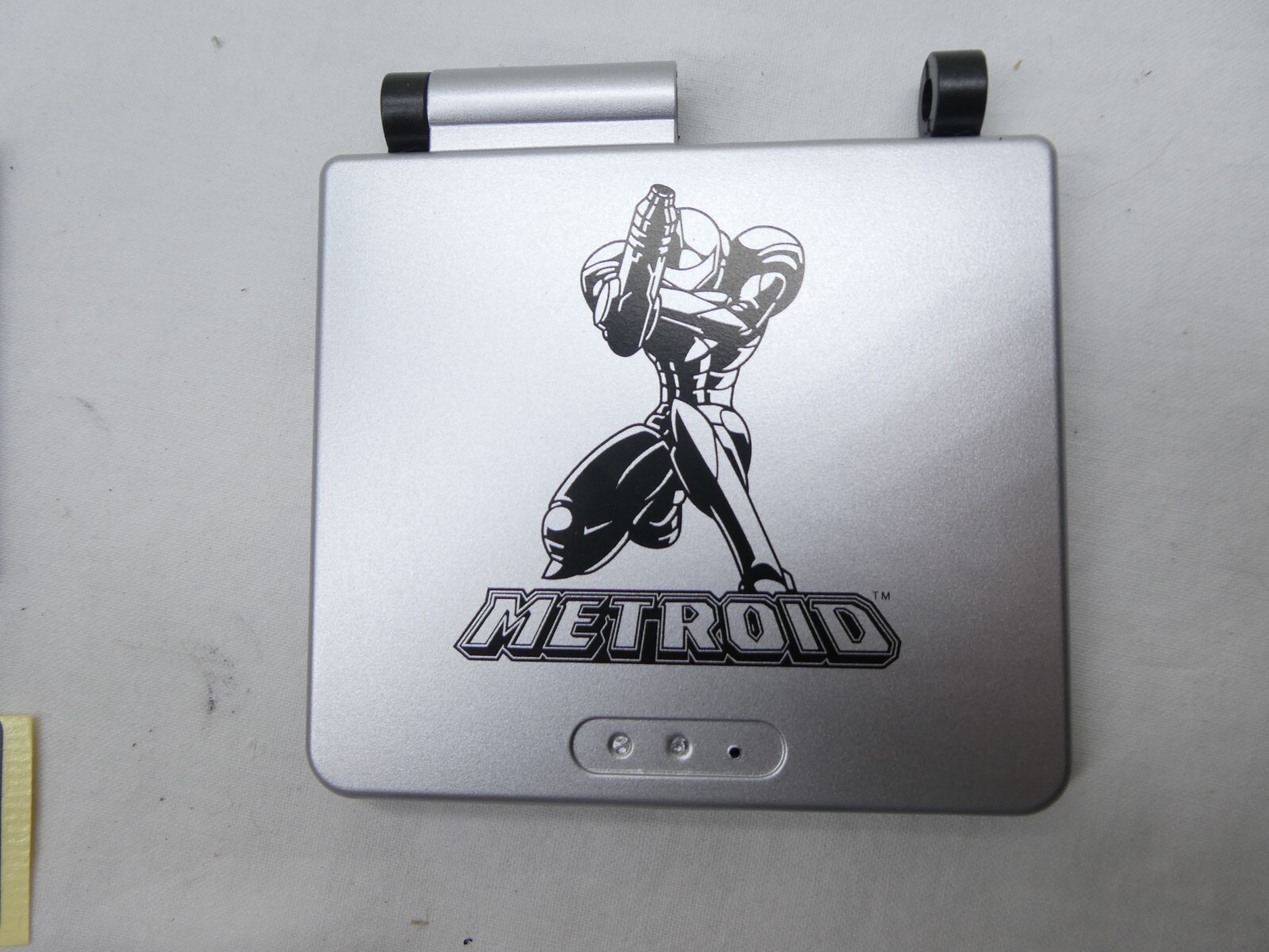 Gameboy Advance SP shell replacement Silver/Black Metroid with new screen lens
